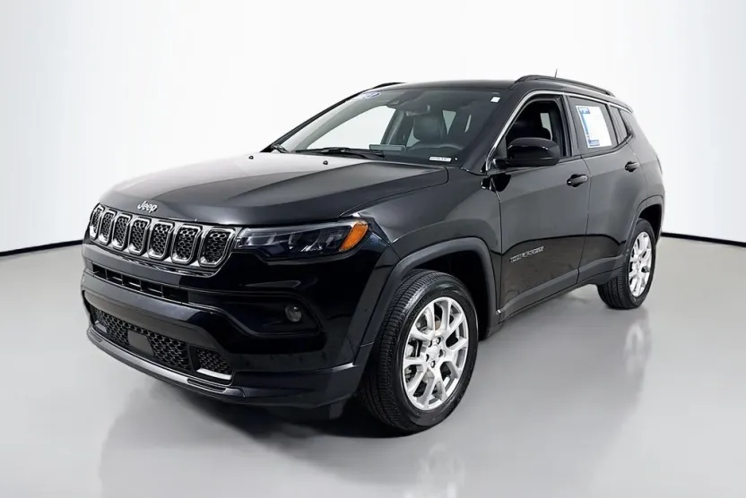 2023 Jeep Compass Latitude Lux photo 1