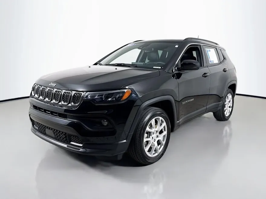 2023 Jeep Compass Latitude Lux photo 1