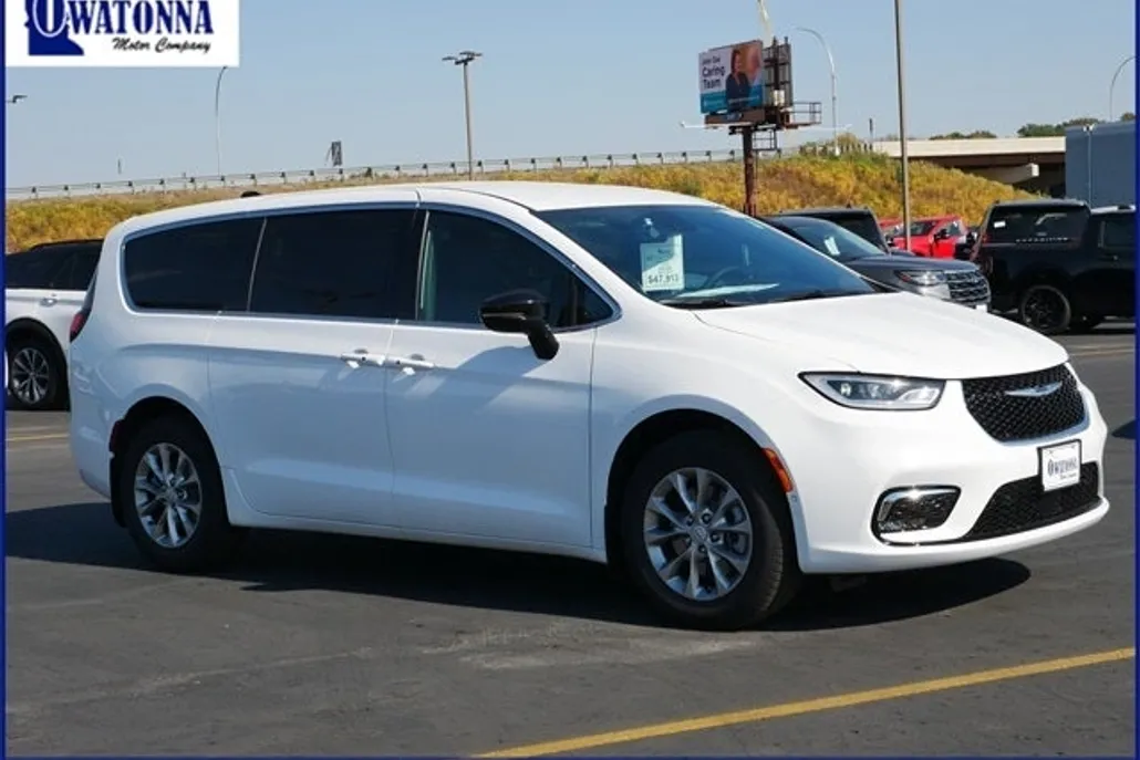 2026 Chrysler Pacifica photo 1