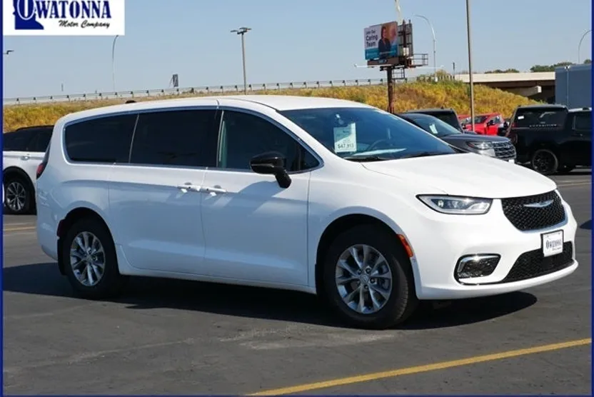 2026 Chrysler Pacifica photo 1