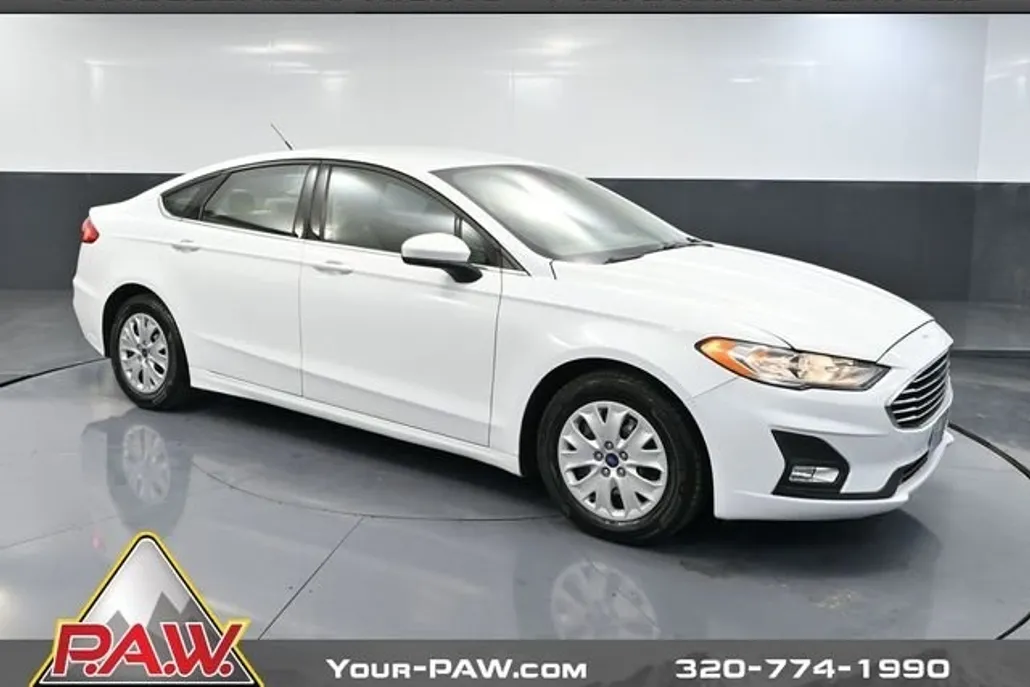 2019 Ford Fusion S photo 1