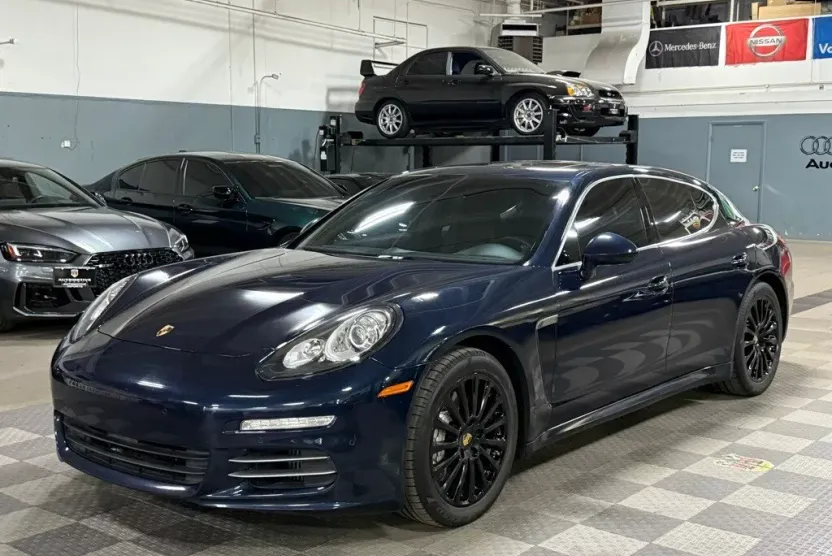 2015 Porsche Panamera 4S photo 1