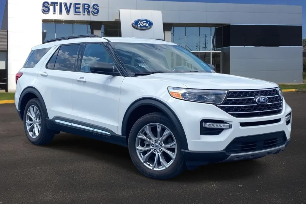 2023 Ford Explorer XLT photo 1