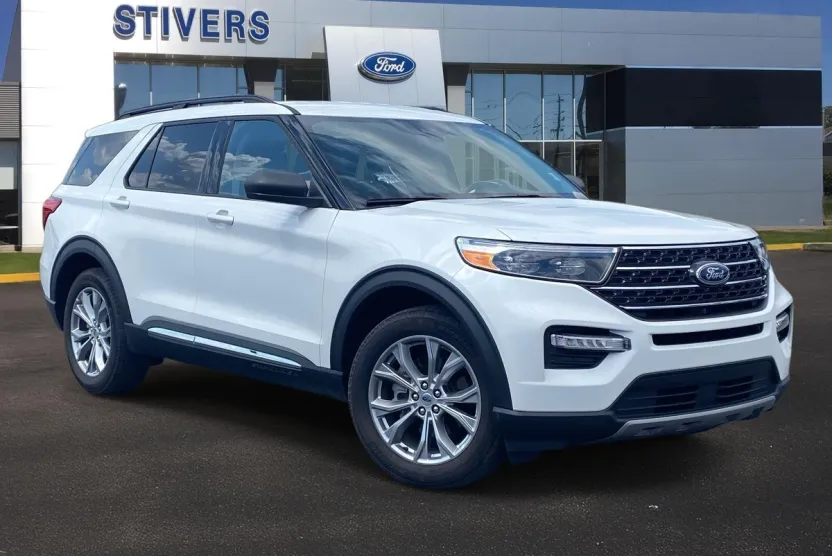2023 Ford Explorer XLT photo 1