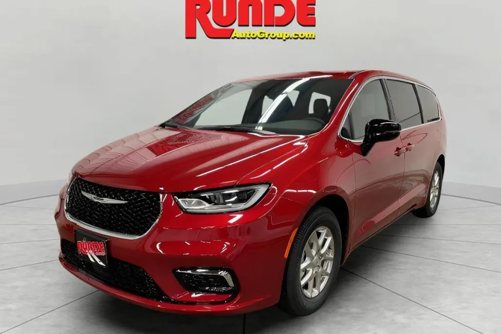 2026 Chrysler Pacifica photo 1