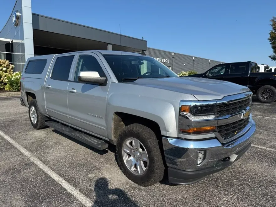 2018 Chevrolet Silverado 1500 LT photo 1