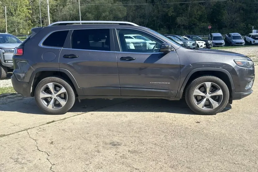 2019 Jeep Cherokee Limited photo 1