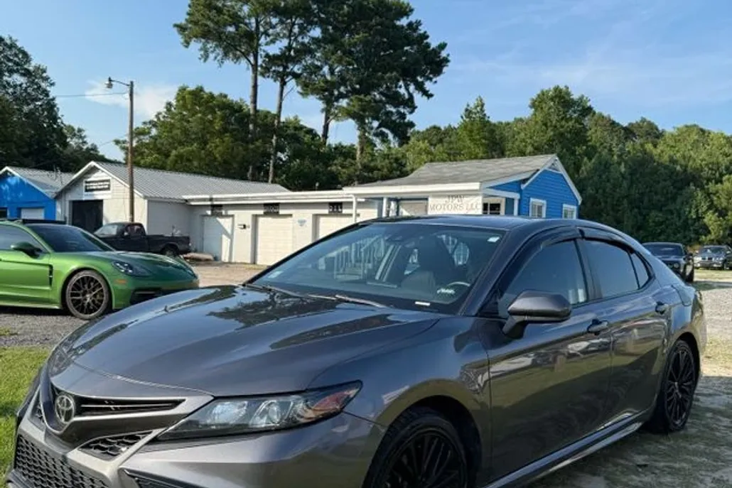 2021 Toyota Camry SE photo 1