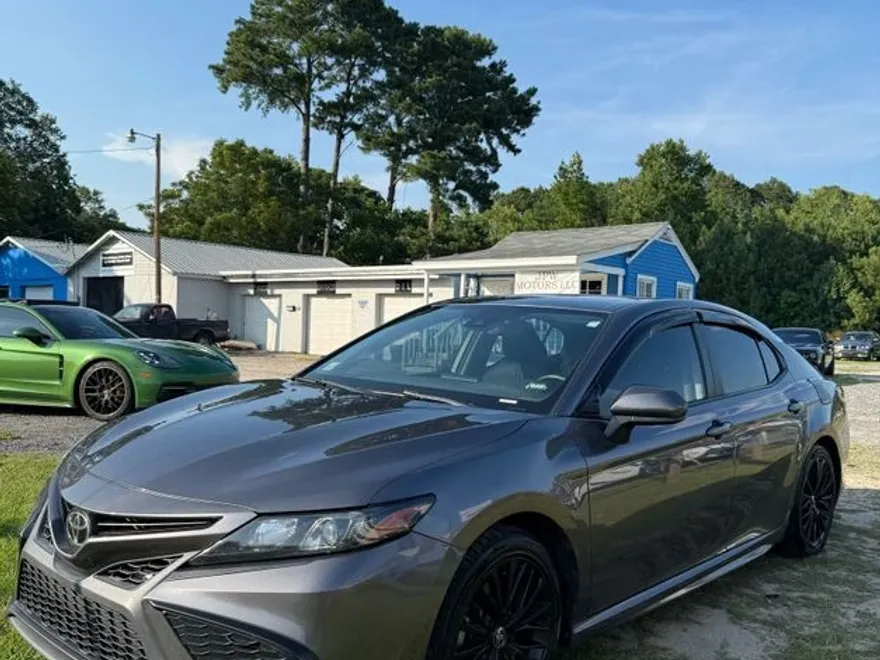 2021 Toyota Camry SE photo 1