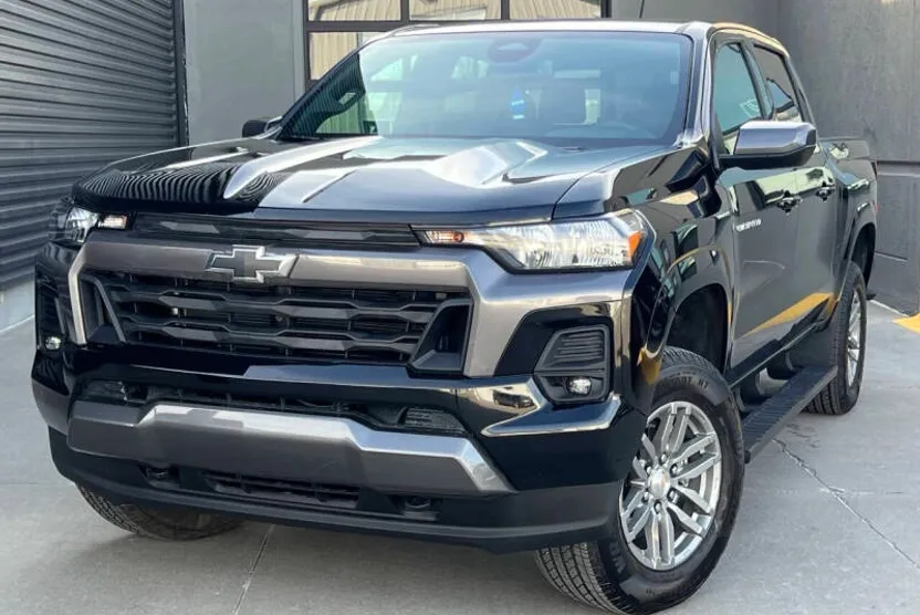 2024 Chevrolet Colorado LT photo 1