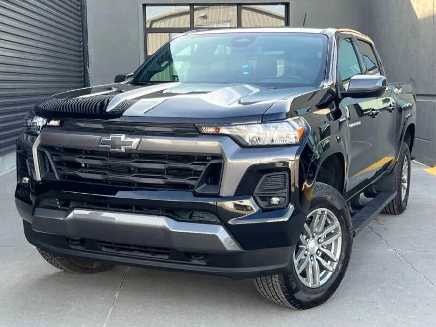 2024 Chevrolet Colorado LT photo 1