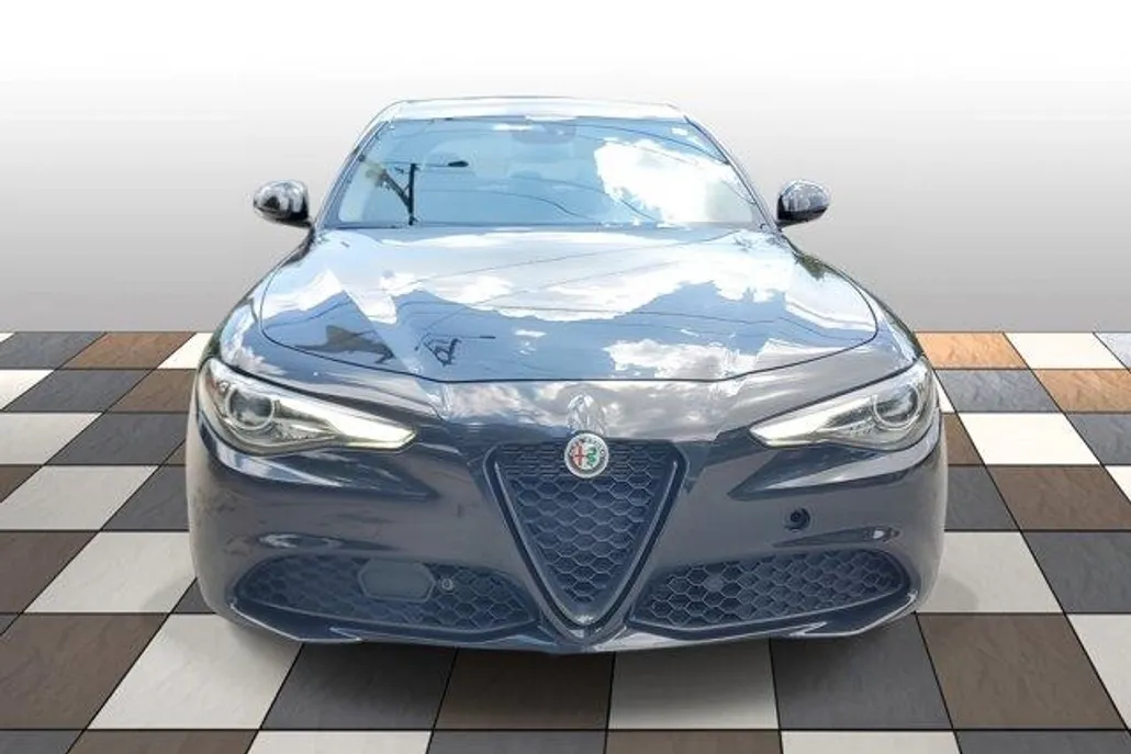 2021 Alfa Romeo Giulia Ti photo 1