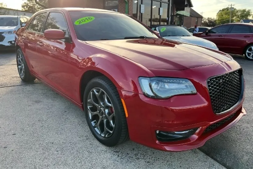 2016 Chrysler 300 photo 1