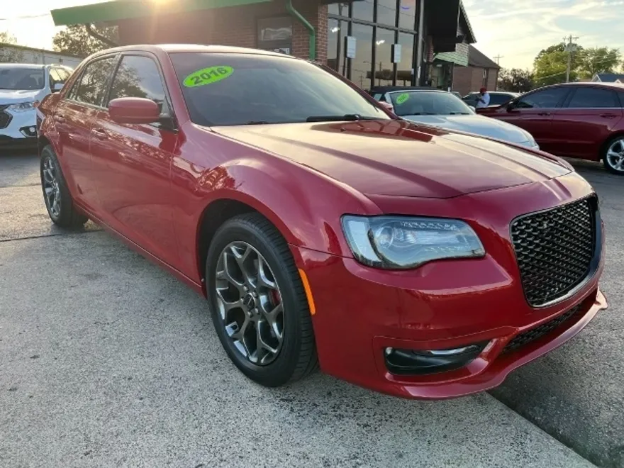 2016 Chrysler 300 photo 1