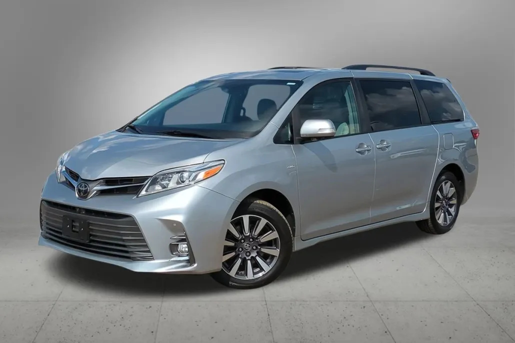 2020 Toyota Sienna XLE photo 1