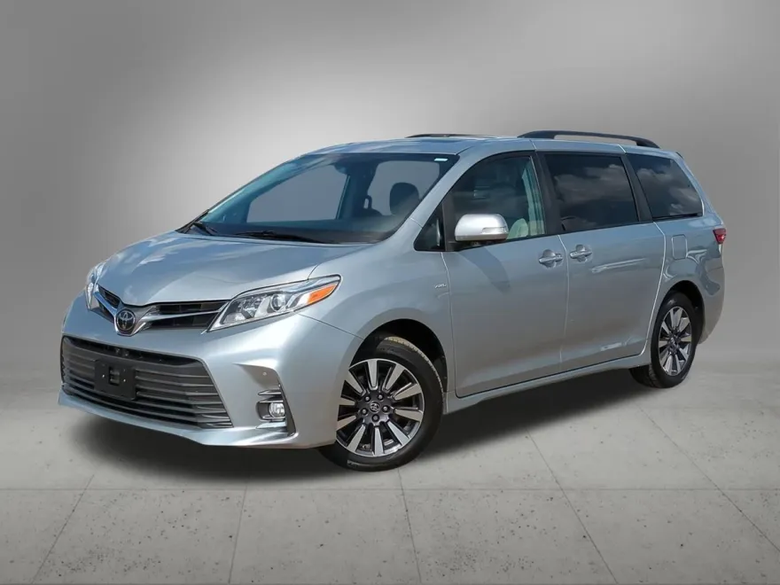 2020 Toyota Sienna XLE photo 1