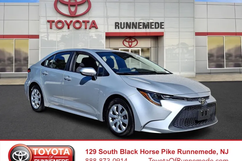 2020 Toyota Corolla LE photo 1