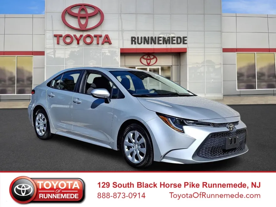 2020 Toyota Corolla LE photo 1