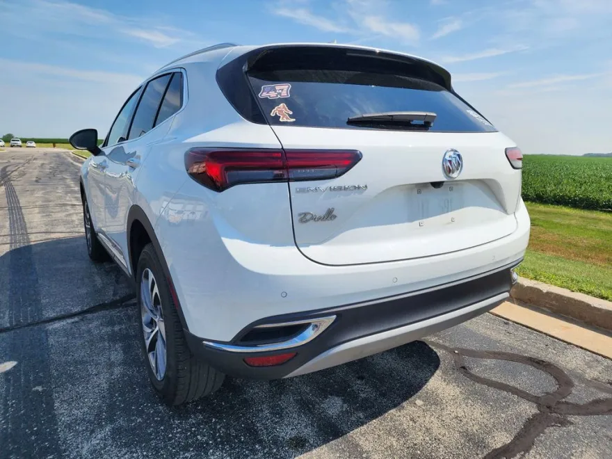 2022 Buick Envision Essence photo 1