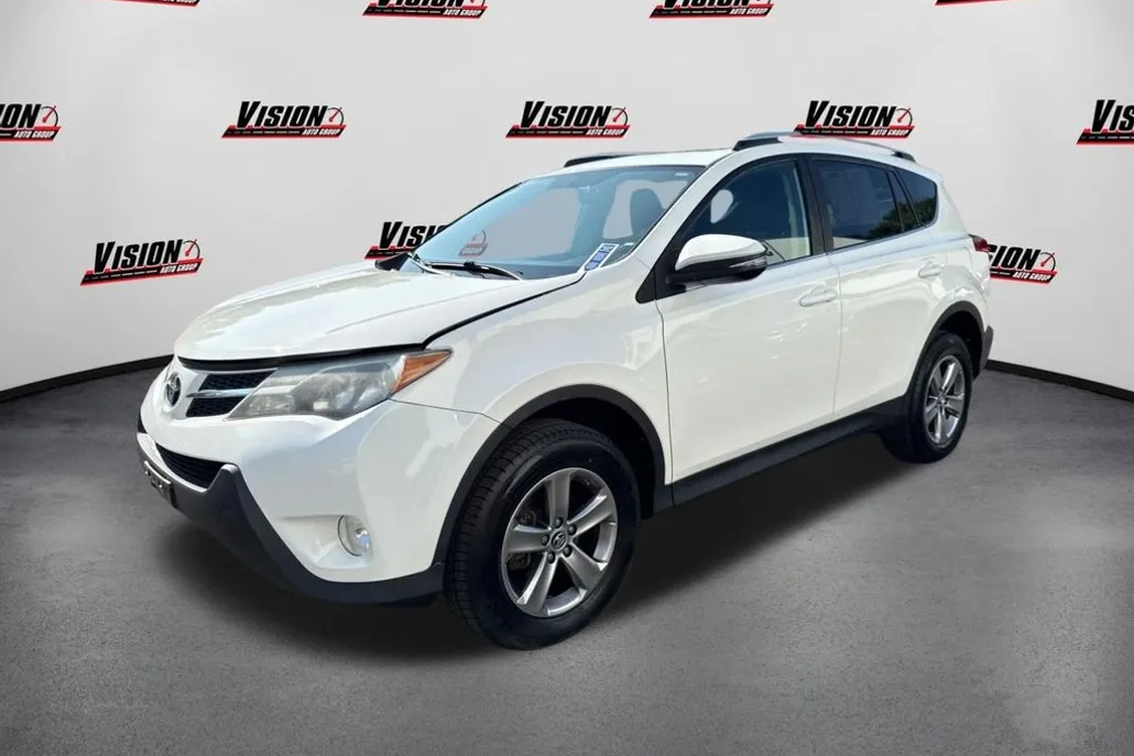 2015 Toyota RAV4 XLE photo 1