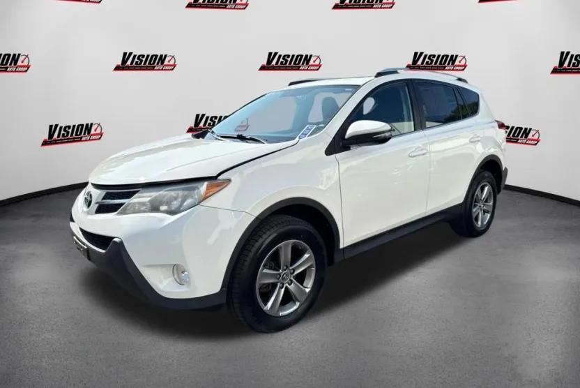 2015 Toyota RAV4 XLE photo 1