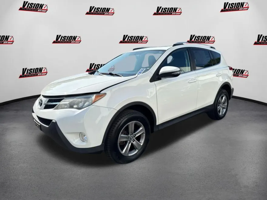 2015 Toyota RAV4 XLE photo 1
