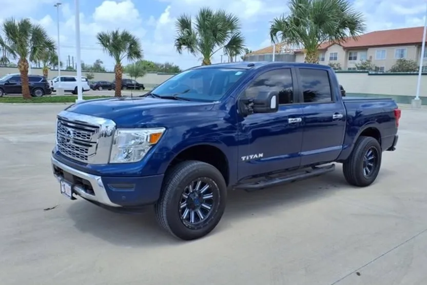 2021 Nissan Titan SV photo 1