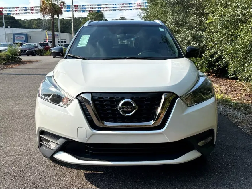 2019 Nissan Kicks SR photo 1