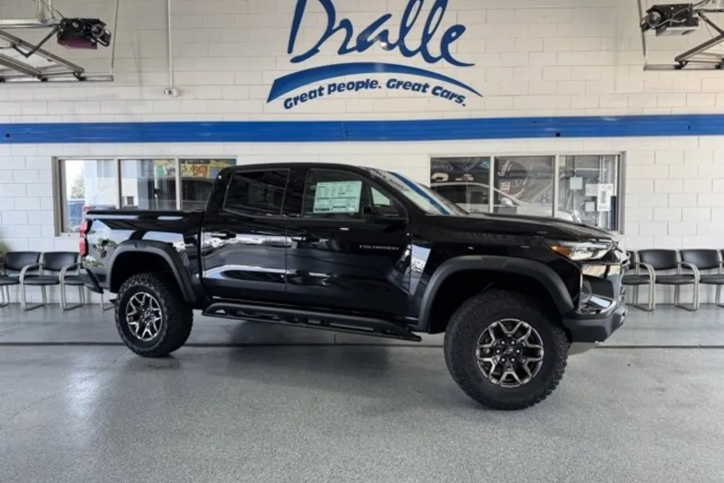 2025 Chevrolet Colorado ZR2 photo 1