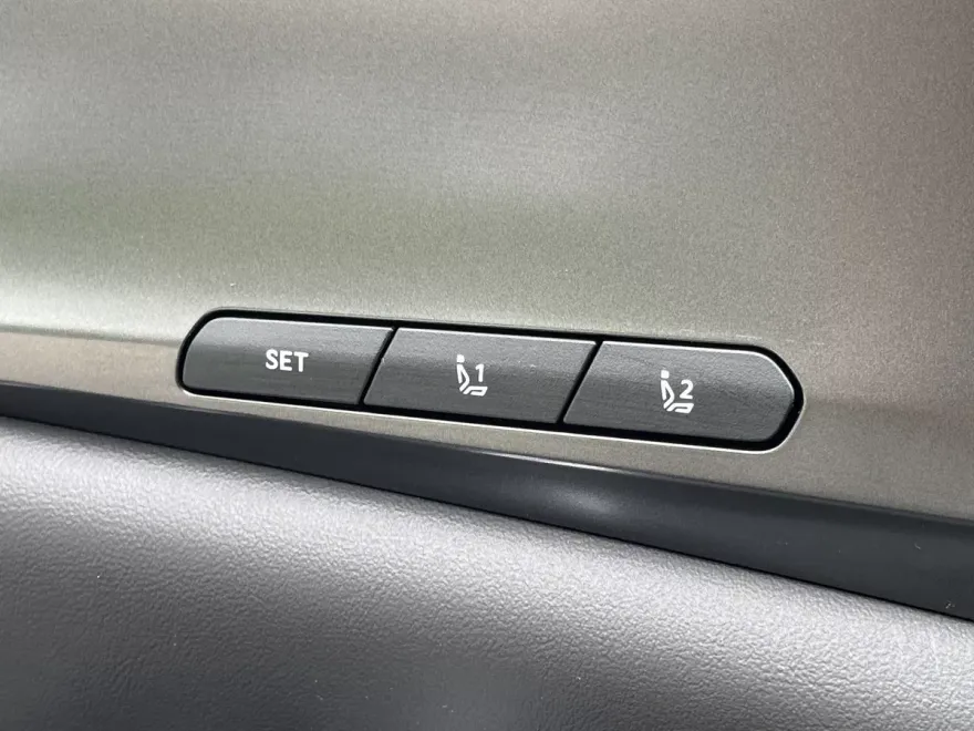 2025 Kia Carnival SX Prestige photo 16