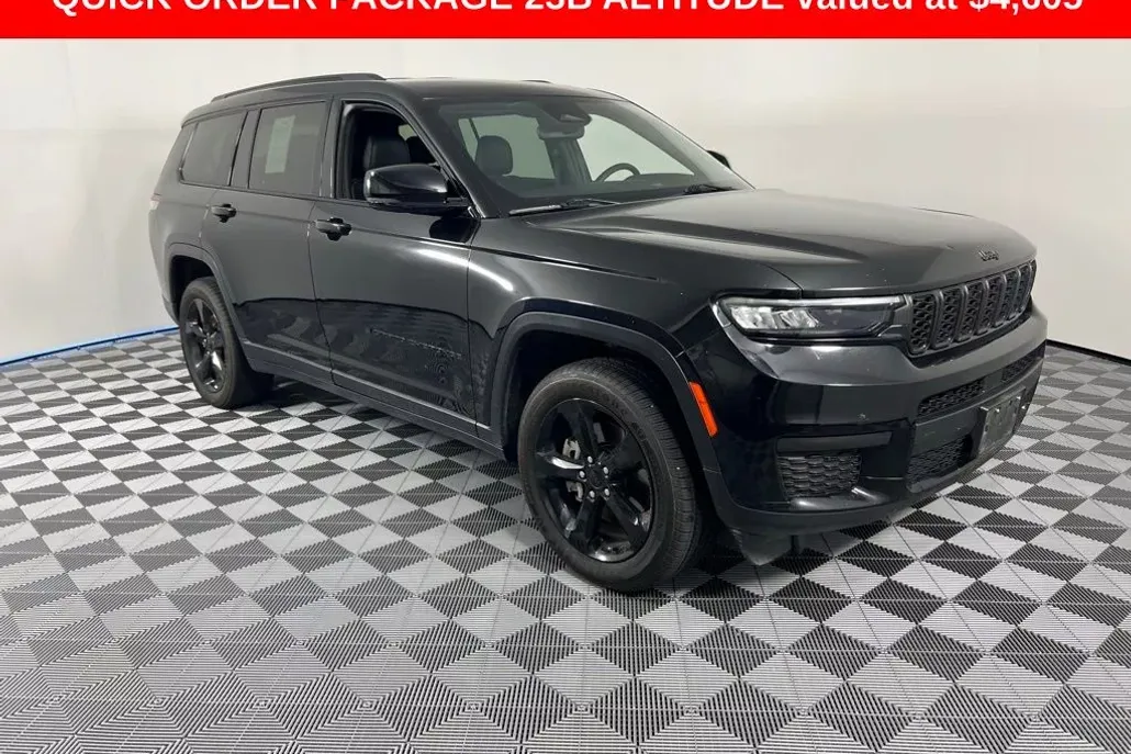 2023 Jeep Grand Cherokee Laredo photo 1