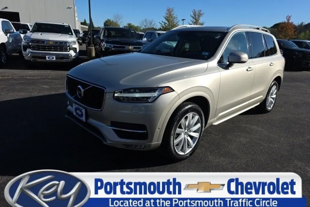 2016 Volvo XC90 T6 Momentum photo 1