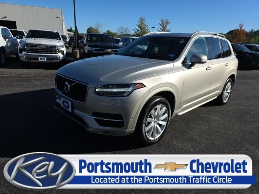 2016 Volvo XC90 T6 Momentum photo 1