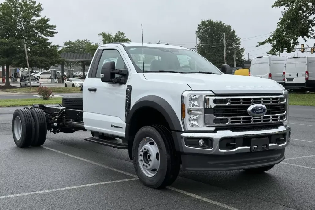 2025 Ford F-600 photo 1