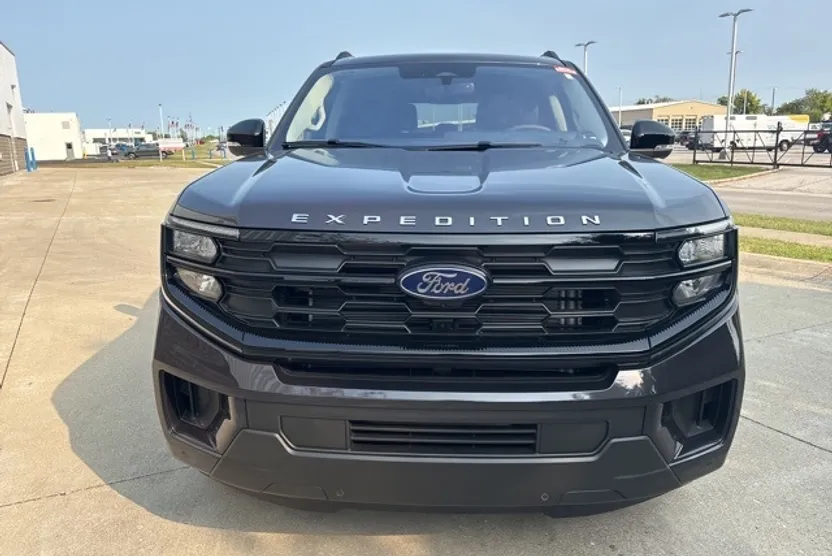 2025 Ford Expedition MAX photo 1