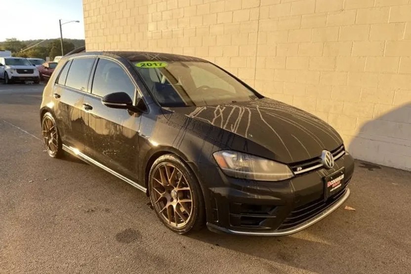 2017 Volkswagen Golf R 4Motion photo 1