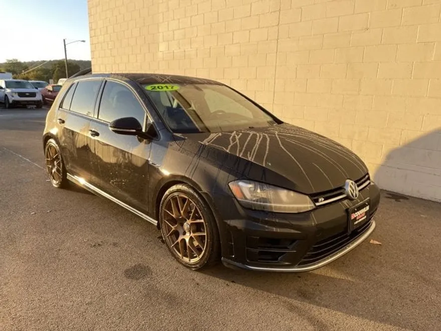 2017 Volkswagen Golf R 4Motion photo 1