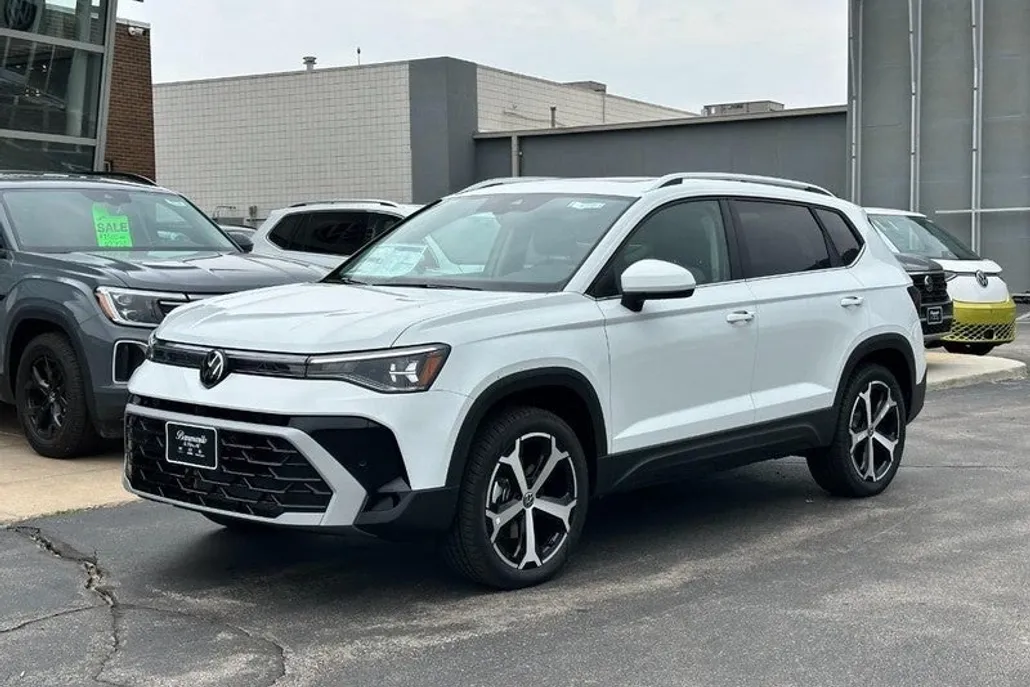 2025 Volkswagen Taos SEL photo 1