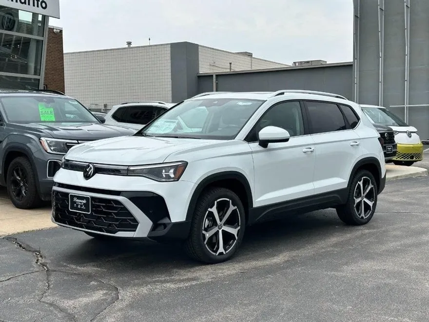 2025 Volkswagen Taos SEL photo 1