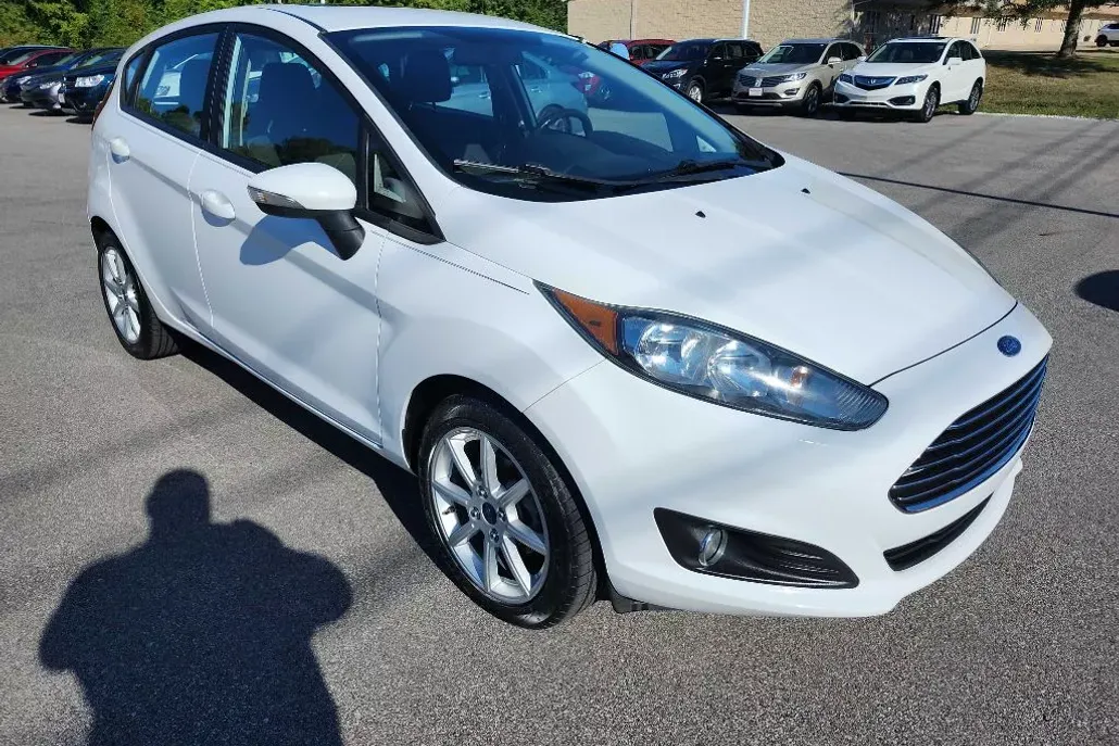2016 Ford Fusion S photo 1