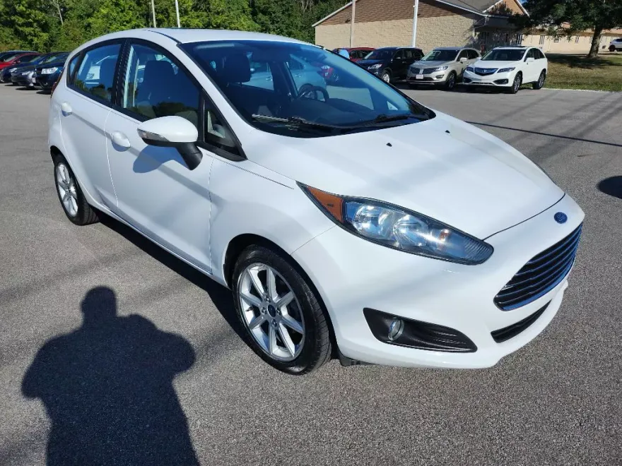 2016 Ford Fusion S photo 1