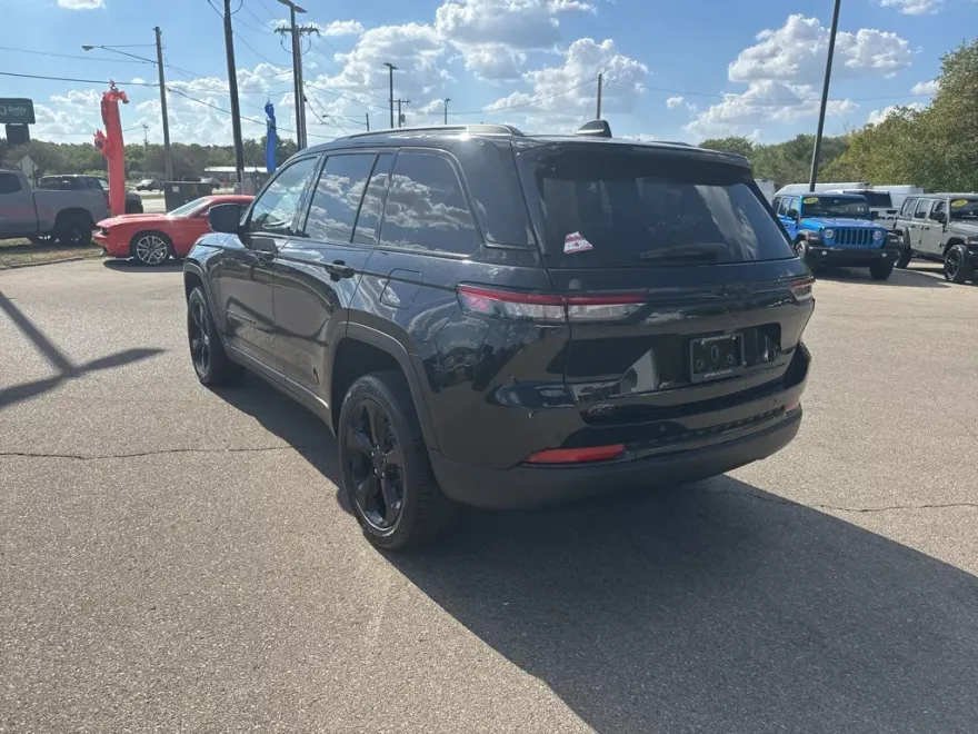2022 Jeep Grand Cherokee Altitude photo 1