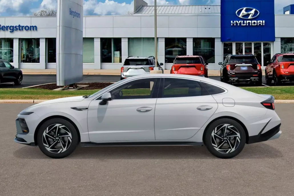 2026 Hyundai Sonata SEL Sport photo 1