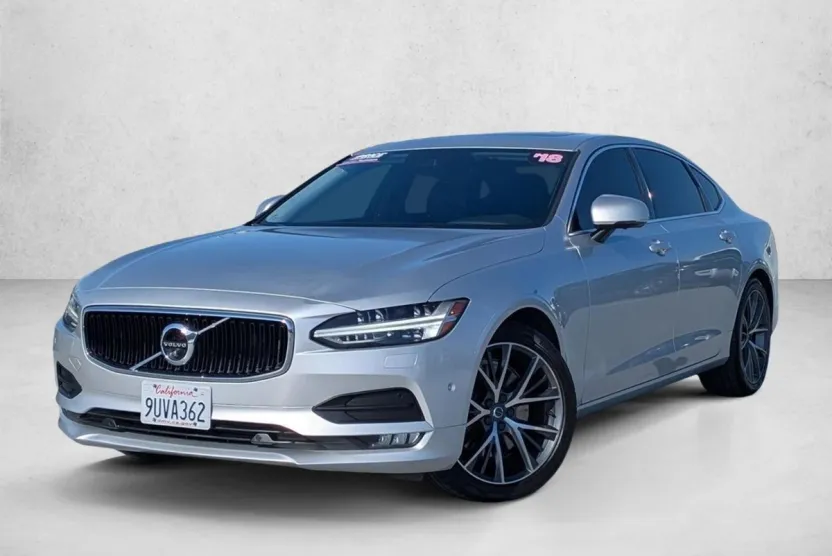 2018 Volvo S90 Momentum photo 1