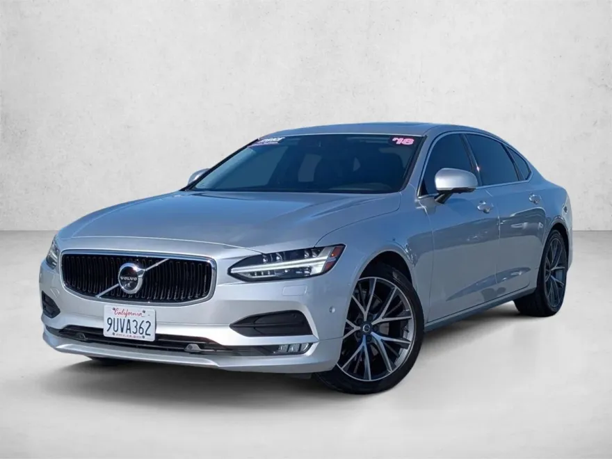 2018 Volvo S90 Momentum photo 1