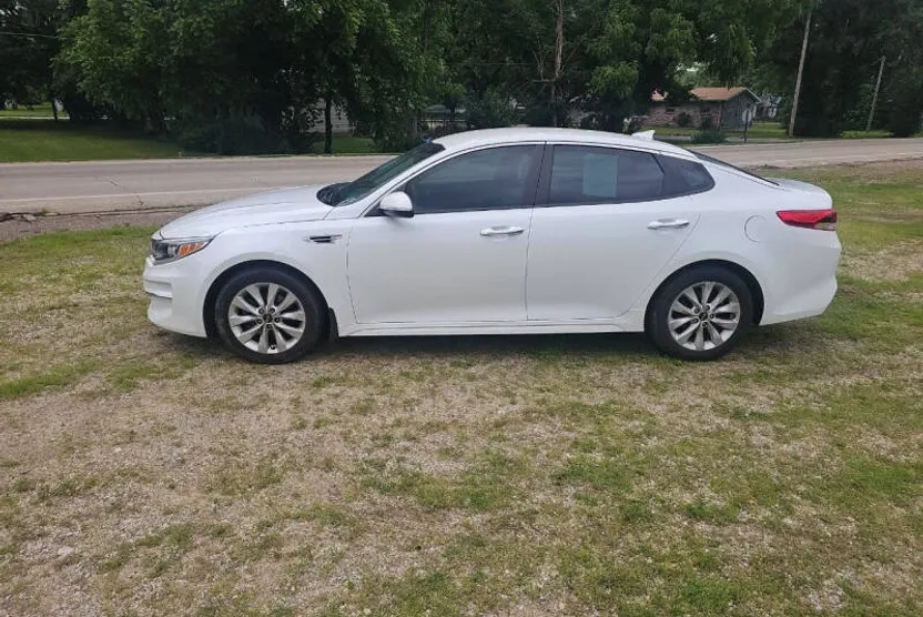 2018 Kia Optima LX photo 1