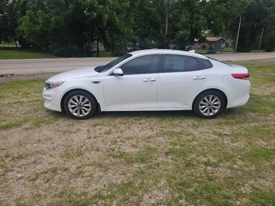 2018 Kia Optima LX photo 1