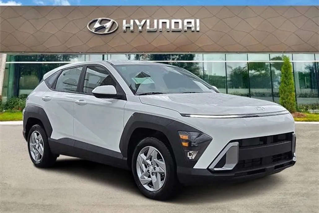 2026 Hyundai Kona SE photo 1