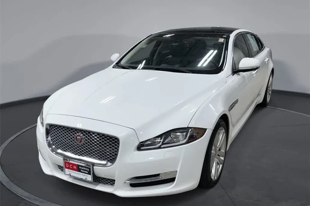 2016 Jaguar XJ XJL Portfolio photo 1