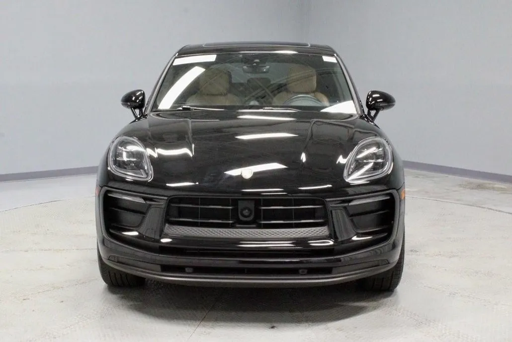 2023 Porsche Macan Base photo 1